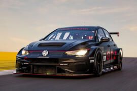 Volkswagen Golf GTI Clubsport race car front tracking