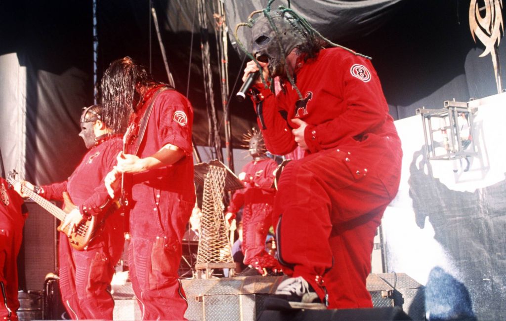 Slipknot perform during Ozzfest 2001 at Shoreline Amphitheatre on June 29, 2001 in Mountain View, California. (Photo by Tim Mosenfelder/Getty Images)