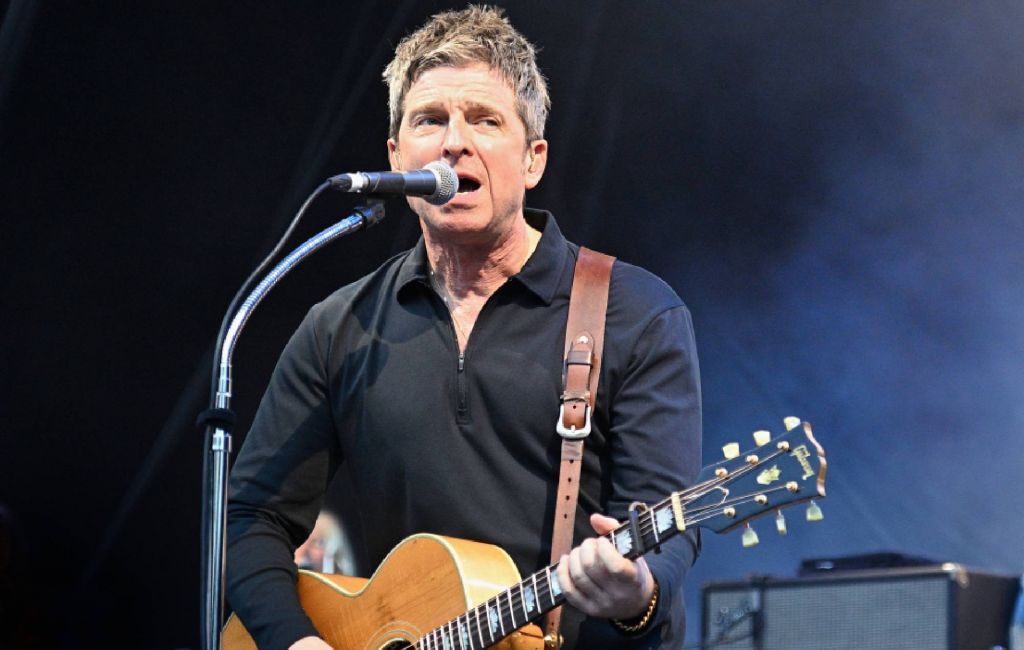 Noel Gallagher performing live