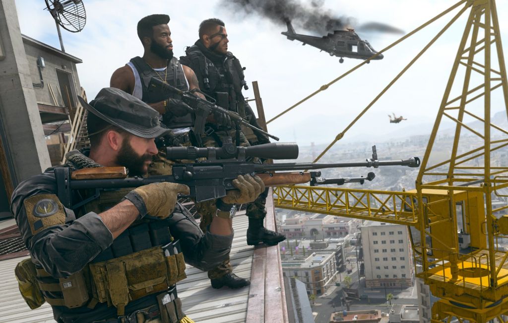 Call of Duty: Warzone Meta: Three soldiers can be seen on the roof of a building.