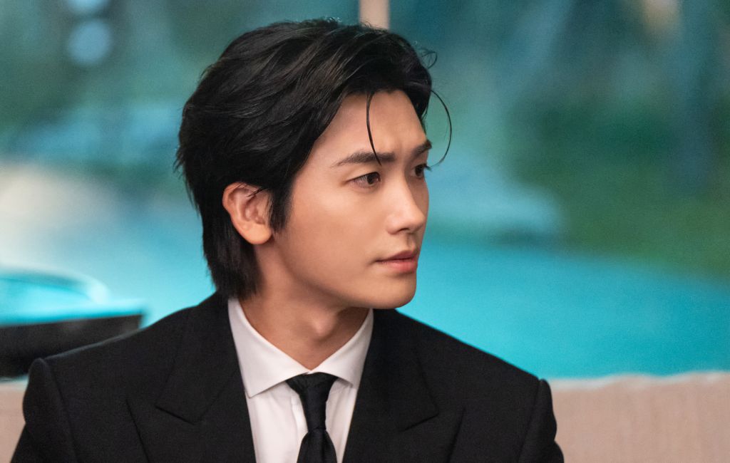 Park Hyung-sik as Seo Dongju in press image for Buried Hearts k-drama