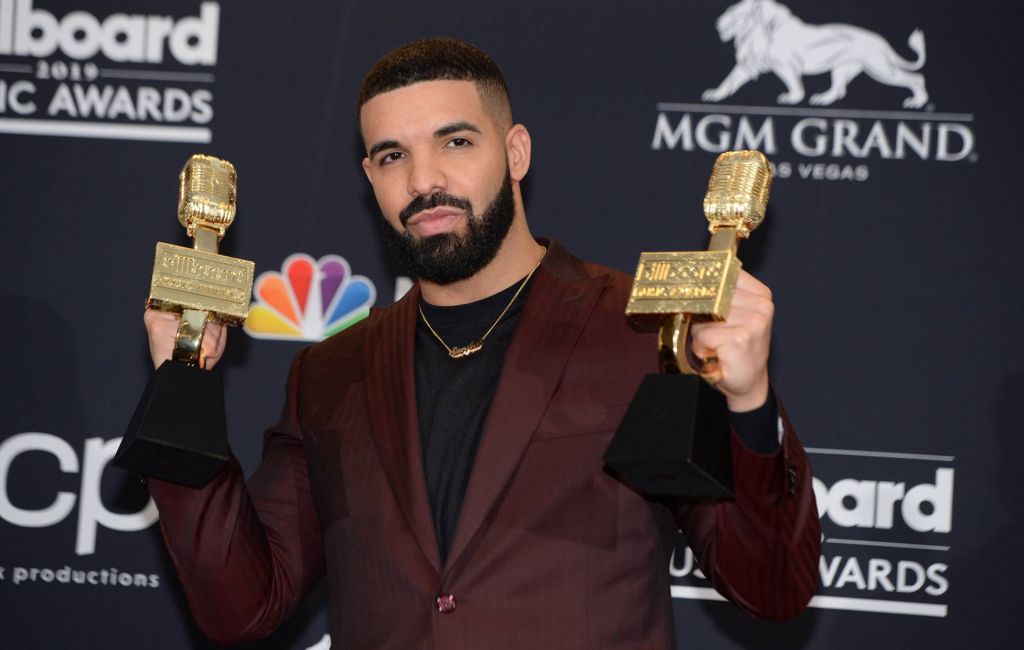 Drake poses in the press room during the 2019 Billboard Music Awards. (BRIDGET BENNETT/AFP via Getty Images)