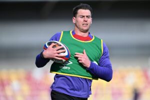 England's Tom Roebuck runs with the ball during Six Nations 2025 training