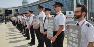 Pilots demonstrating with signs prior to an agreement being reached.