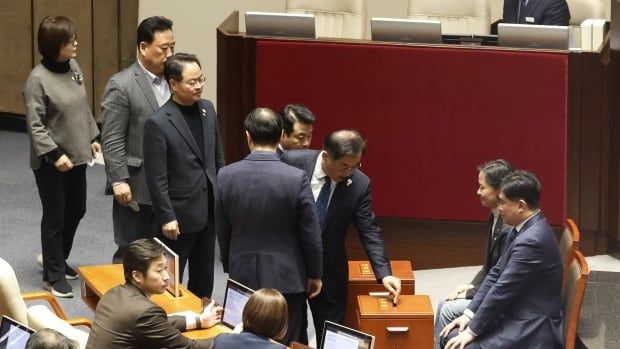 Lawmakers queue to cast votes.