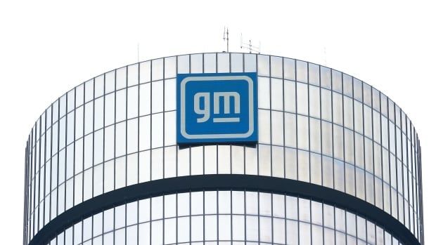 The top of a curved building, with the letters "GM" on it. 