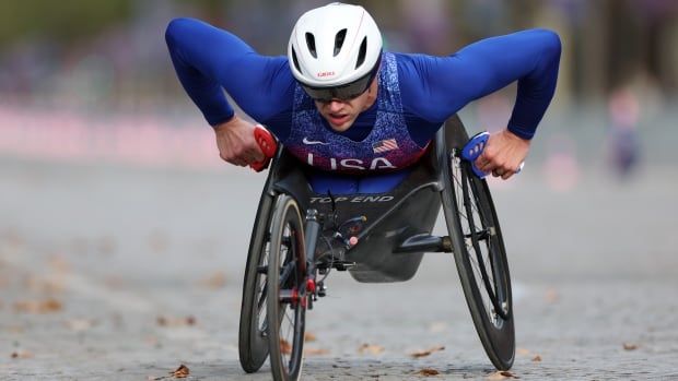 A men's wheelchair racer competes in a marathon.