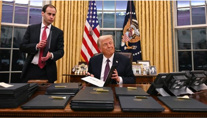 trump signing an executive order