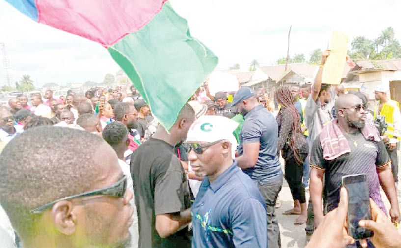 youths protesting at the ahoada east west road, over crisis in rivers state