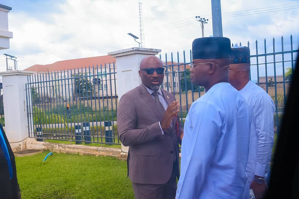 The Chief of Staff to the EFCC chairman, Michael Nzekwe, addressing Governor Usman Ododo and ex-Governor Yahaya Bello at the commission's premises on Wednesday.