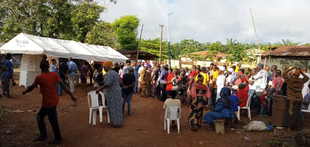 8:25am Ileoluji/Oke-Igbo (Ondo South Sen. District) Ward 4, PU 003 (Temidire North). Electorates are queue waiting for the commencement of voting exercise. All is set at one of the PUs in the LGA with highest voters. Five NSCDC and three police officers are manning this particular PU.