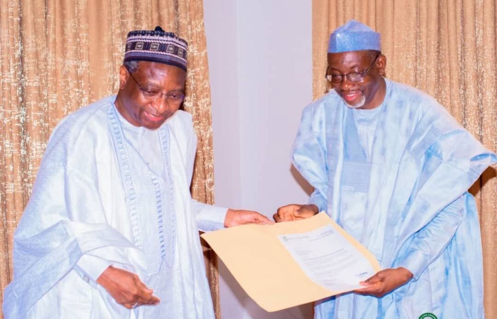 Governor Namadi (R) receiving the condolence message from the Chairman of BOI, Mansur Mukhtar during the visit