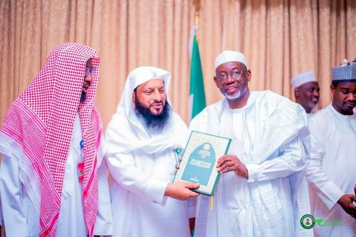 A photo of the governor with officials of the Alfurqan Qur’anic Foundation after signing a memorandum of understanding in July