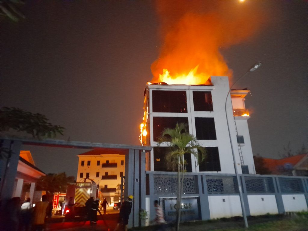 FOCUS Holiday Inn, In Garki Abuja on fire.