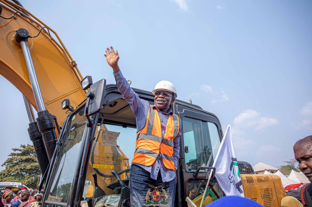 Gov Otti during the flag-off of Omenuko Bridge at Ozuabam in Arochukwu LGA of Abia State