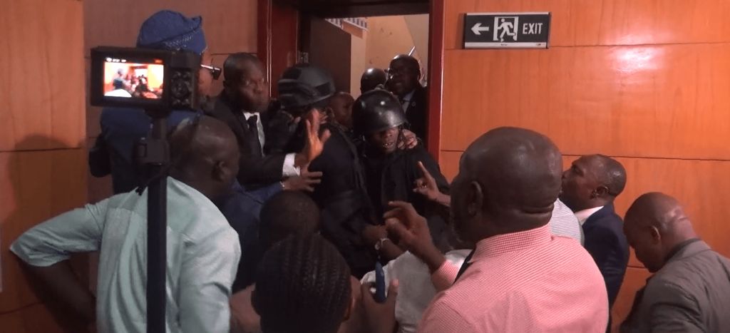 Stand-off between workers at the Lagos State House of Assembly Complex and security officials