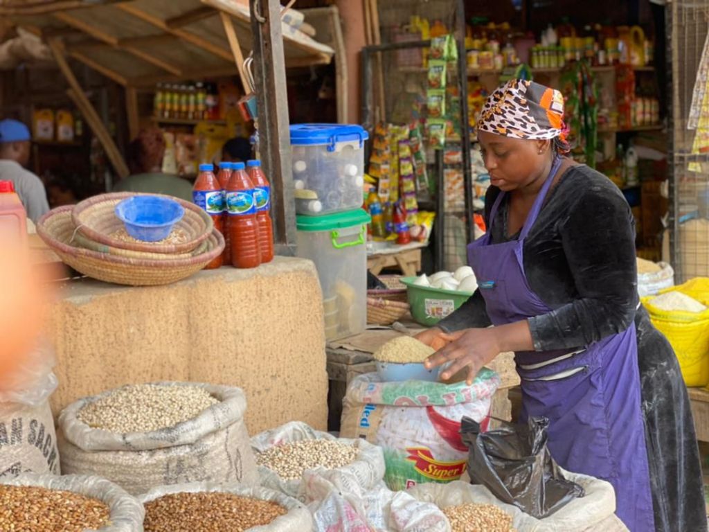 Nofisat measuring foodstuffs in the her shop