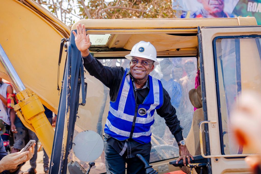 Gov Otti flags off of Onuinyang–Okporoenyi–Oboro–Ikwuano Road in Abia