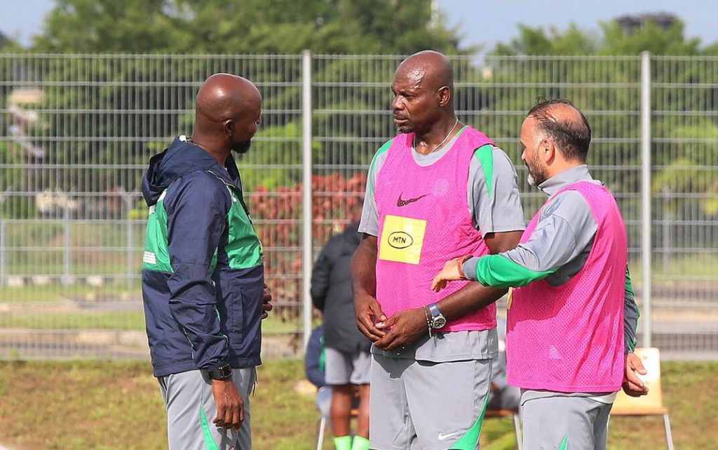 Finidi discussing with his assistants during training