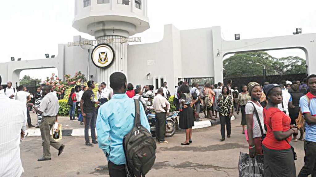 Students of the University of Ibadan at the school gate (Guradian)