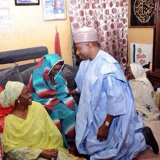 File photo: Without Yar'Adua's mother, Nigerians wouldn't have known my name - Jonathan