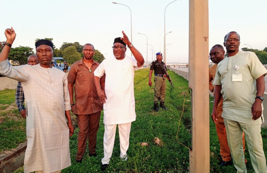 Expatriate in police custody for allegedly vandalising streetlight in FCT