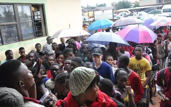 Edo Poll: Benin residents defy rain, troop out to vote under heavy downpour [Vanguard]