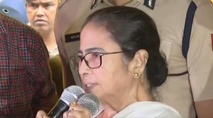 Mamata Banerjee visits protest site, urges medics to resume work; will not compromise, say protestors