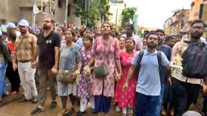 Under pressure, Kolkata Police lift barricades to allow junior doctors to march ahead