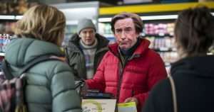 Steve Coogan as Alan partridge in a supermarket