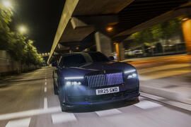 Rolls Royce Black Badge Spectre tracking front