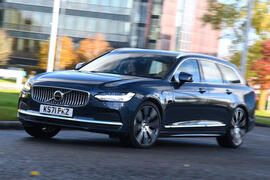 Volvo V90 front quarter tracking