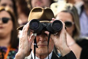 best horse racing binoculars buyers guide