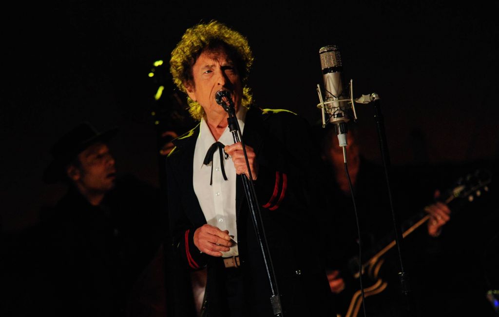 Bob Dylan performs on the Late Show with David Letterman, Tuesday May 19, 2015 on the CBS Television Network. (Photo by Jeffrey R. Staab/CBS via Getty Images)