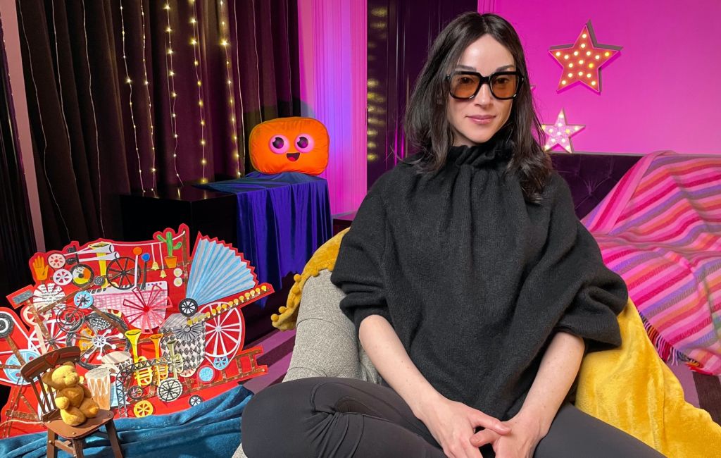 St. Vincent on 'CBeebies Bedtime Stories'