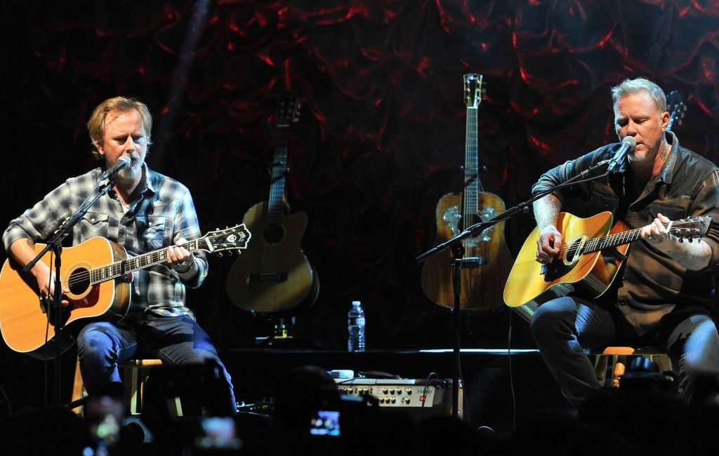 Jerry Cantrell and James Hetfield perform together