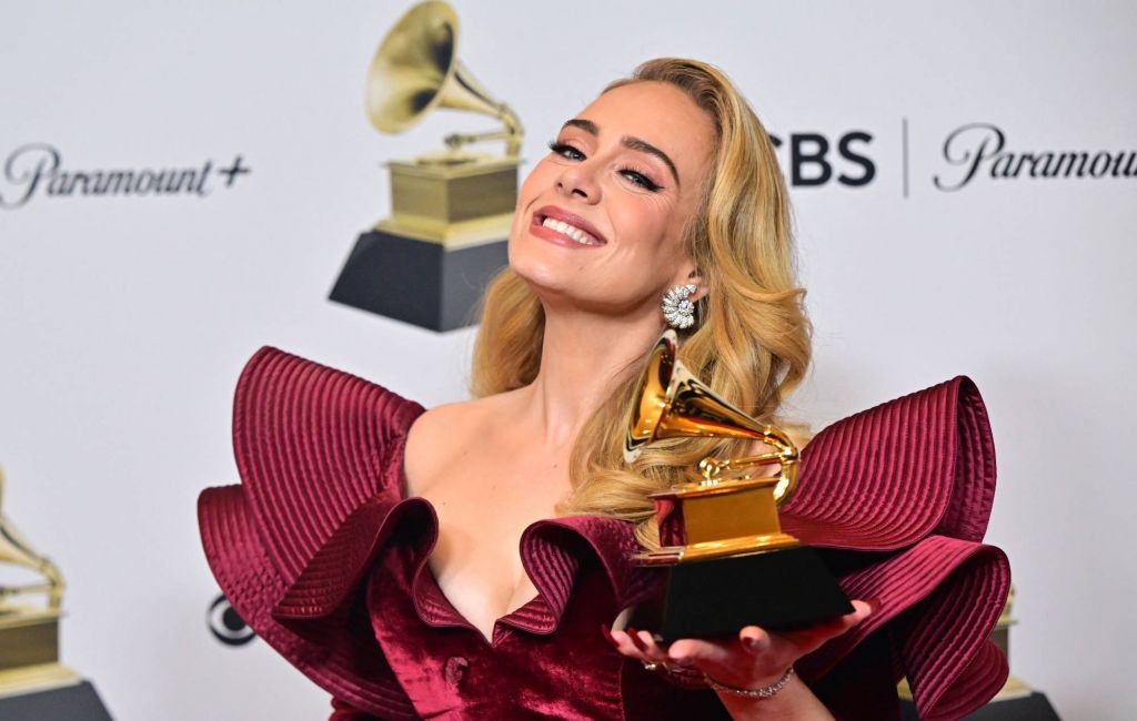 Adele poses with the award for Best Pop Solo Performance during the 65th Annual Grammy Awards. (Photo by Frederic J. Brown / AFP) (Photo by FREDERIC J. BROWN/AFP via Getty Images)