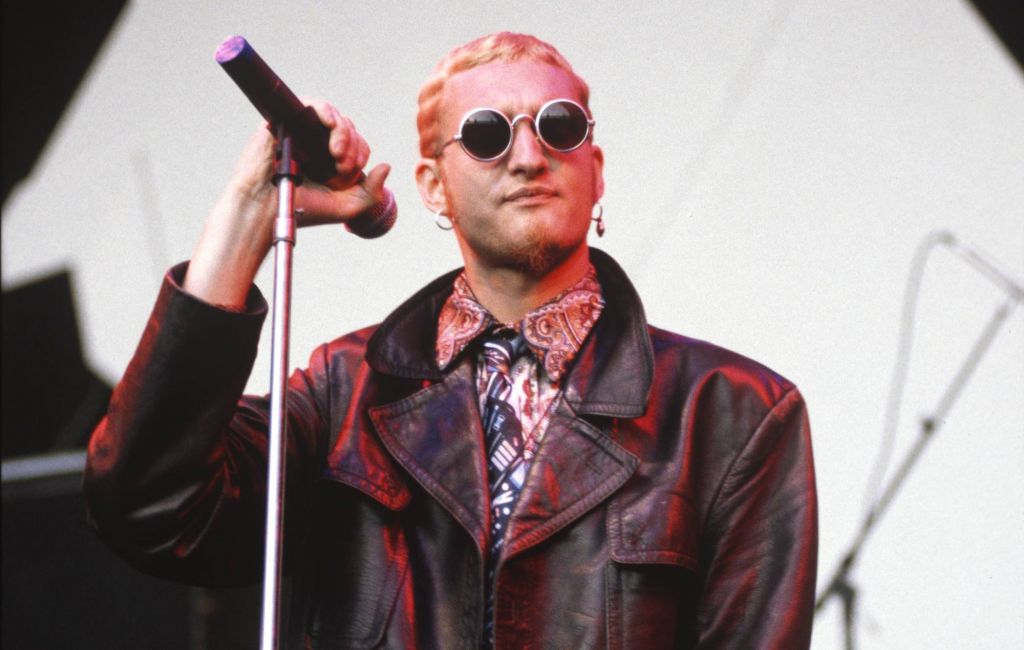 Layne Staley of Alice in Chains performs during Lollapalooza at Shoreline Amphitheatre on June 23, 1993 in Mountain View, California. (Photo by Tim Mosenfelder/Getty Images)