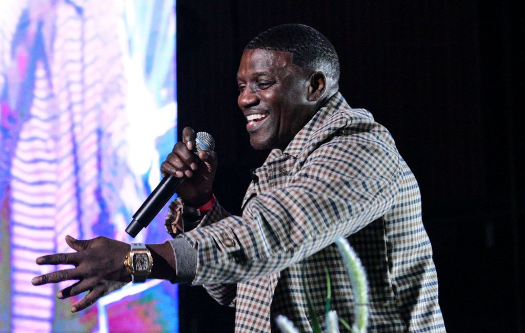 Akon performing at a special Atlanta stop on 6LACK's 'Since I Have A Lover' tour in November 2023. Photo credit: Prince Williams/Wireimage