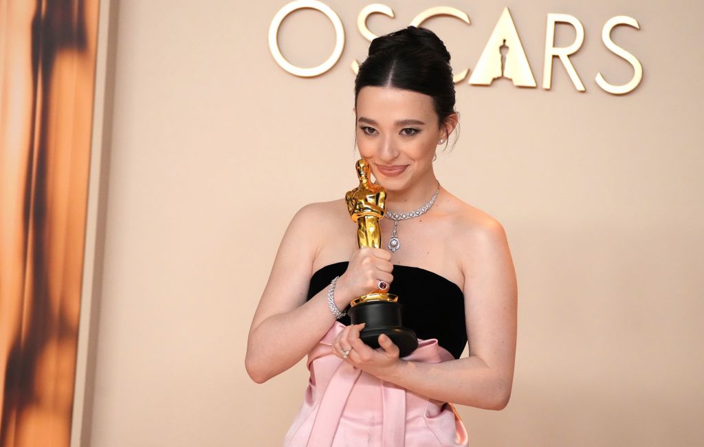 Mikey Madison with her Oscar