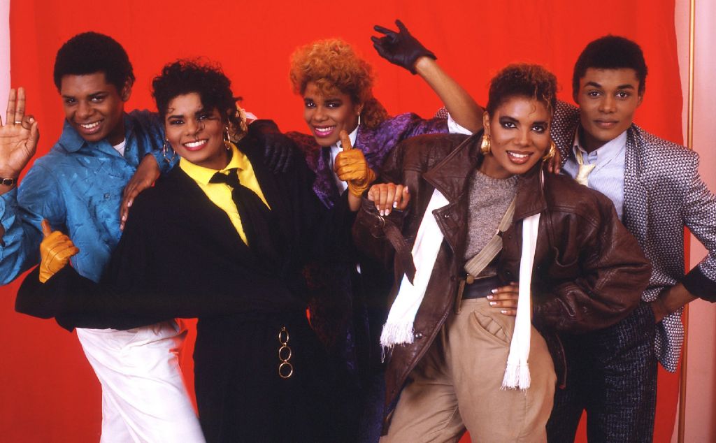 1986: British pop group Five Star: Denise Lisa Maria Pearson, Doris May Pearson, Lorraine Samantha Jean Pearson, Stedman Pearson, Jr., Delroy Pearson (Photo by BSR Agency/Gentle Look via Getty Images)