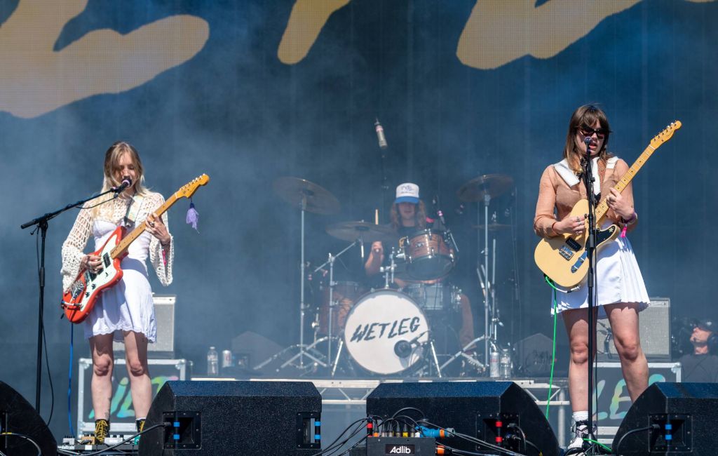 Hester Chambers and Rhian Teasdale of Wet Leg perform on stage on the second day of TRNSMT Festival at Glasgow Green on July 09, 2022 in Glasgow, Scotland. (Photo by Roberto Ricciuti/Redferns)