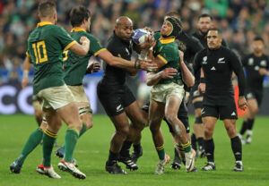 New Zealand's Mark Telea and South Africa's Kurt-Lee Arendse battle for the ball during during the 2023 World Cup final.