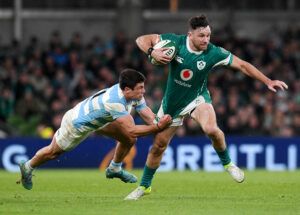 Ireland’s Hugo Keenan dodges a tackle from Argentina's Bautista Delguy during the sides' November 2024 encounter.