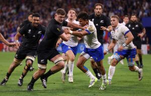 New Zealand's Dalton Papali'i holds off Italy's Ange Capuozzo in the teams' 2023 Rugby World Cup match