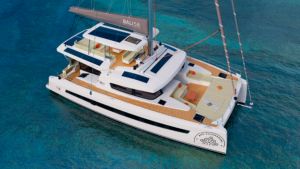 The Bali 5.8’s fixed bimini sunroof over the flybridge helps to house up to 4kW of solar panels