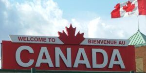 A sign welcoming people coming to Canada.