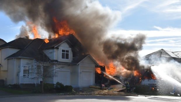 Firefighters battle blaze in Langley, B.C.