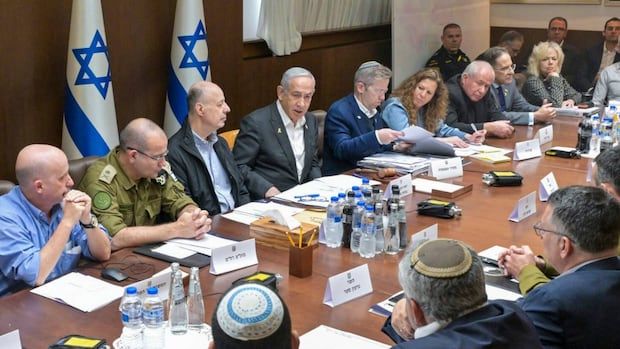  Israeli cabinet approves ceasefire agreement