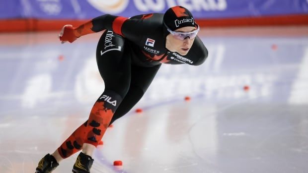 A women's skater competes.